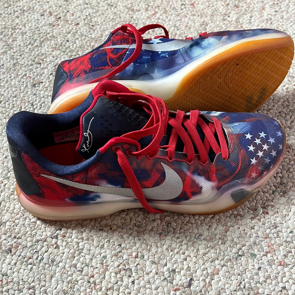 Kobe 10 lows “independence day”